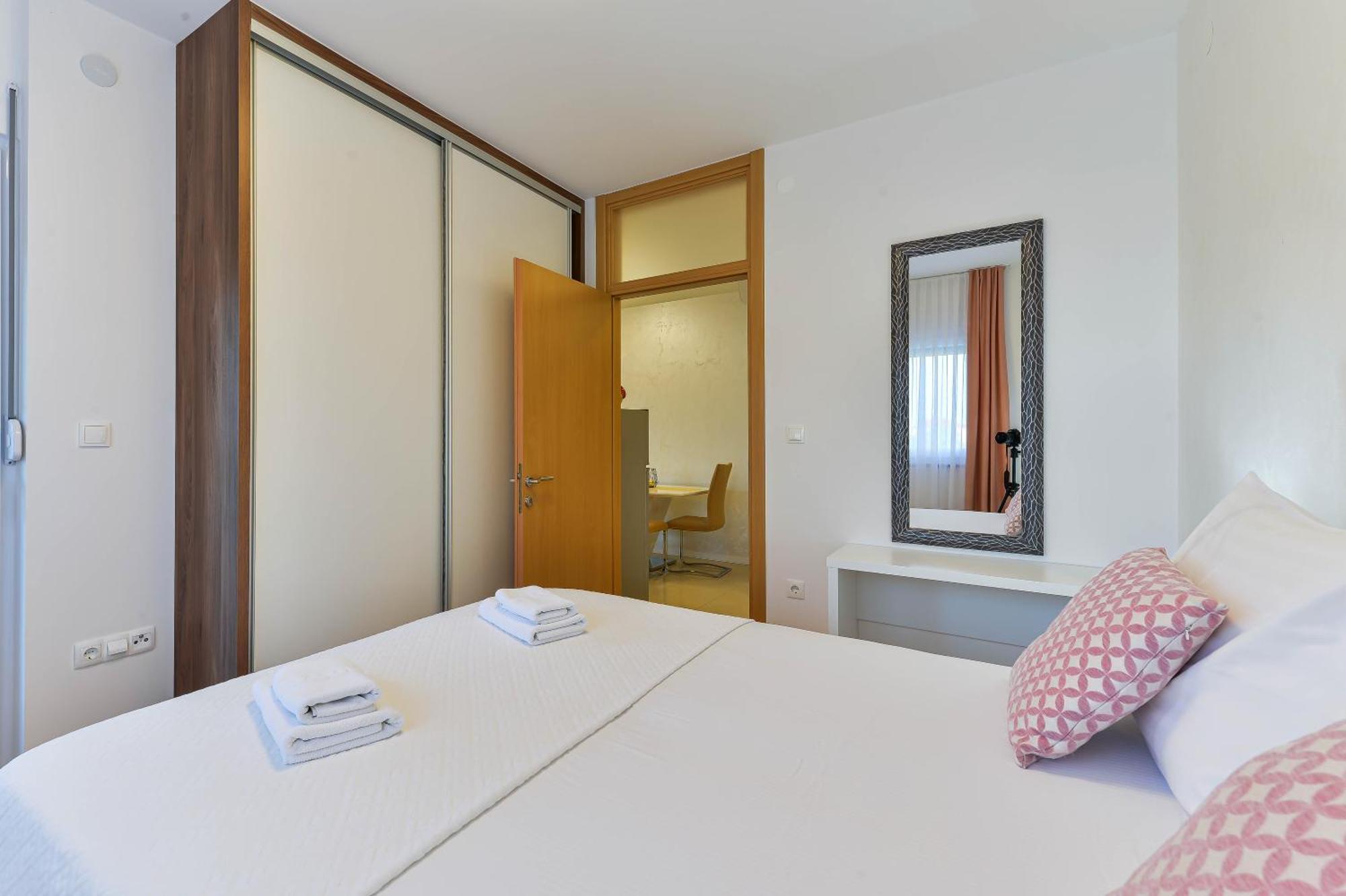 Apartments Laura 1 Privlaka  Dış mekan fotoğraf
