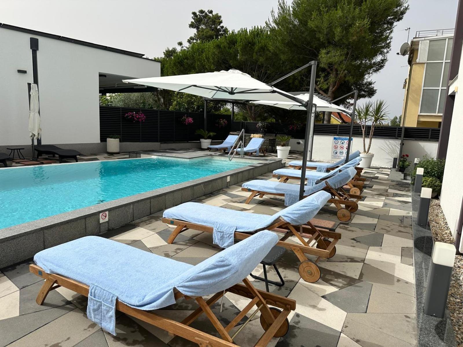 Apartments Laura 1 Privlaka  Dış mekan fotoğraf